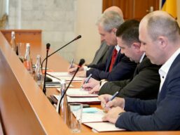 Обласна рада підписала меморандум з Асоціацією об’єднаних територіальних громад