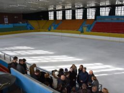 Підготовка льодової арени у Палаці Спорту