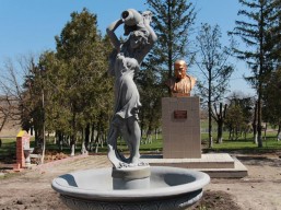 В селі Шевченкове проводять ремонт Будинку культури та благоустрій прилеглої території