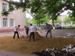 Триває благоустрій дворової території Торосівського НВК