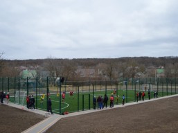 В селищі Тарутине відкрили оновлений спортивний майданчик