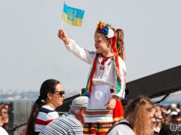 Покладання квітів та парад кораблів: Одеса святкує День Незалежності України