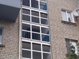 У багатоквартирному будинку міста Подільськ проведо заміну вікон у парадних