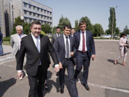 Дмитро Разумков відвідав Морський торговельний порт «Южний»