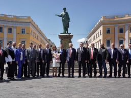 Підняття прапорів і фотозона: Одеська область відзначає День Європи