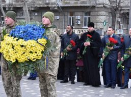 Церемонія покладання квітів з нагоди Дня Гідності та Свободи