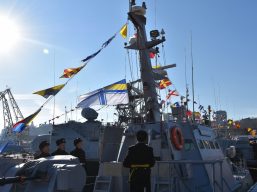 Церемонія включення до складу Військово-Морських Сил ЗС України малі броньовані артилерійські катери