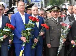 Церемонія покладання квітів з нагоди 22-ї річниці Дня Конституції України