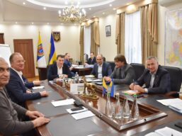 Сергій Паращенко провів робочу нараду за участю голів депутатських фракцій в обласній раді
