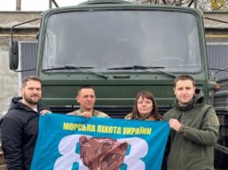 Депутати обласної ради передали військовим три вантажівки та мікроавтобус