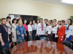 Працівники апарату обласної ради долучилися до акції «Всесвітній день вишиванки»
