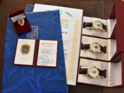 В Одесі привітали ветеранів Другої світової війни та представників ветеранських організацій.