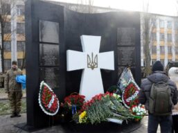 Участь голови обласної ради у відкритті пам’ятника військовослужбовцям, які загинули в зоні проведення АТО