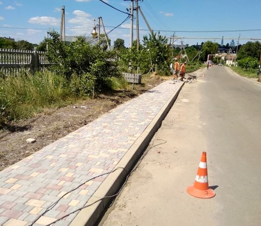 триває (2)